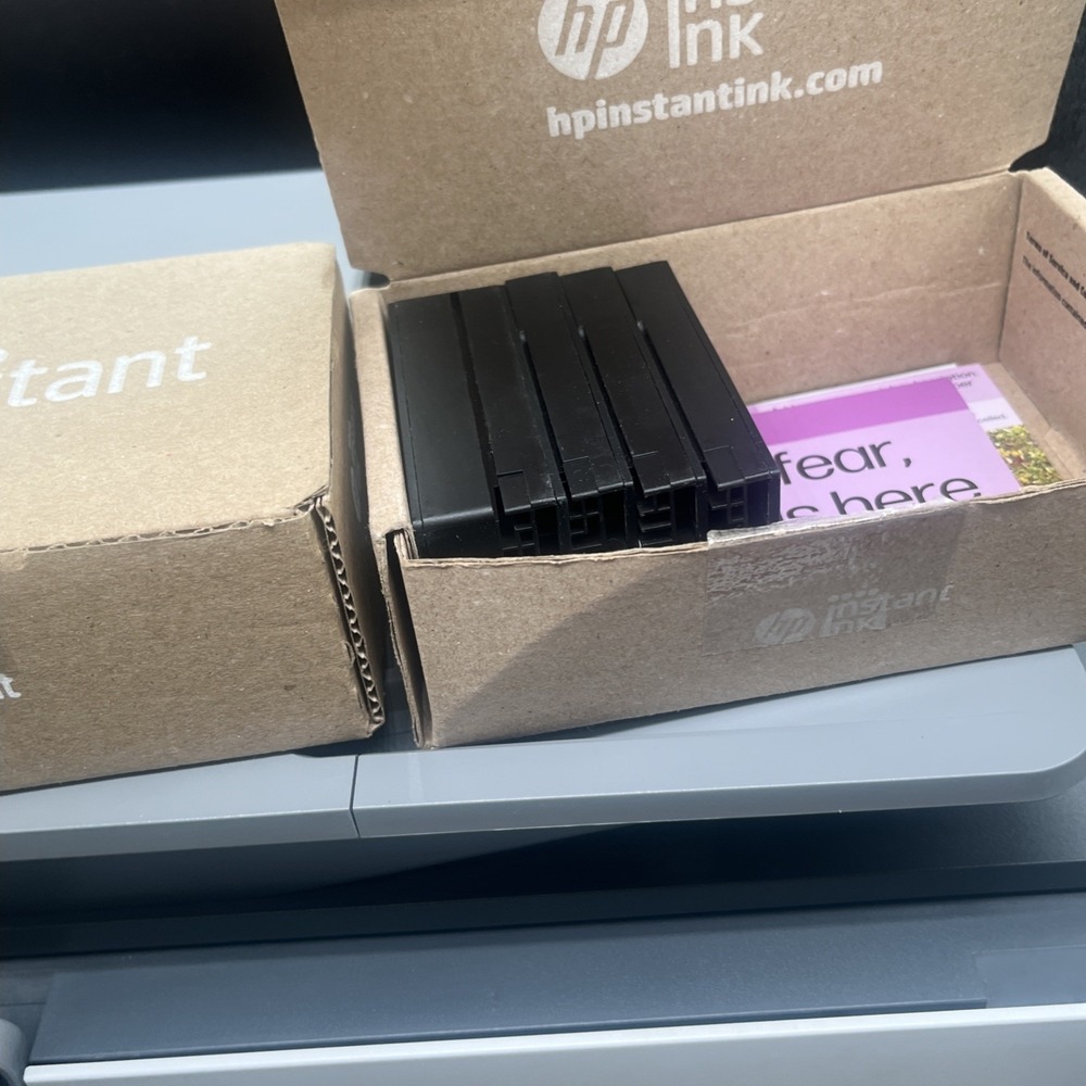 HP OfficeJet Pro 9015e Wireless Color All-In-One Inkjet Printer - Tested W/ Ink - Picture 13 of 16
